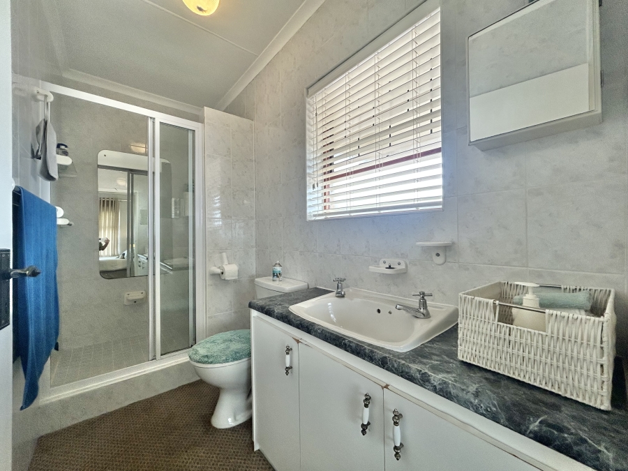 3 Bedroom Property for Sale in Wavecrest Eastern Cape